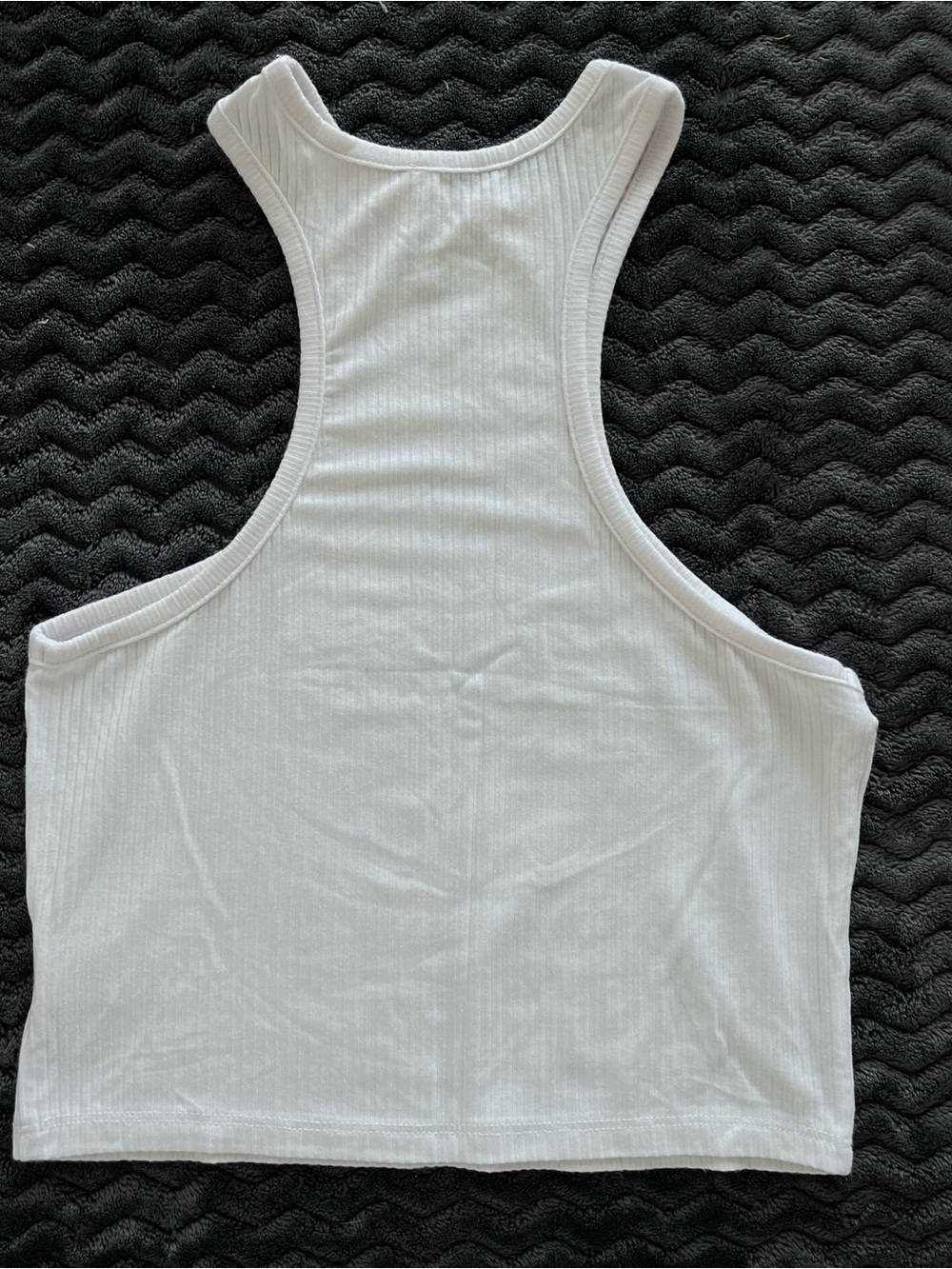 Emma & Sam White Ribbed Racerback Crop Tank - Picture 3 of 3